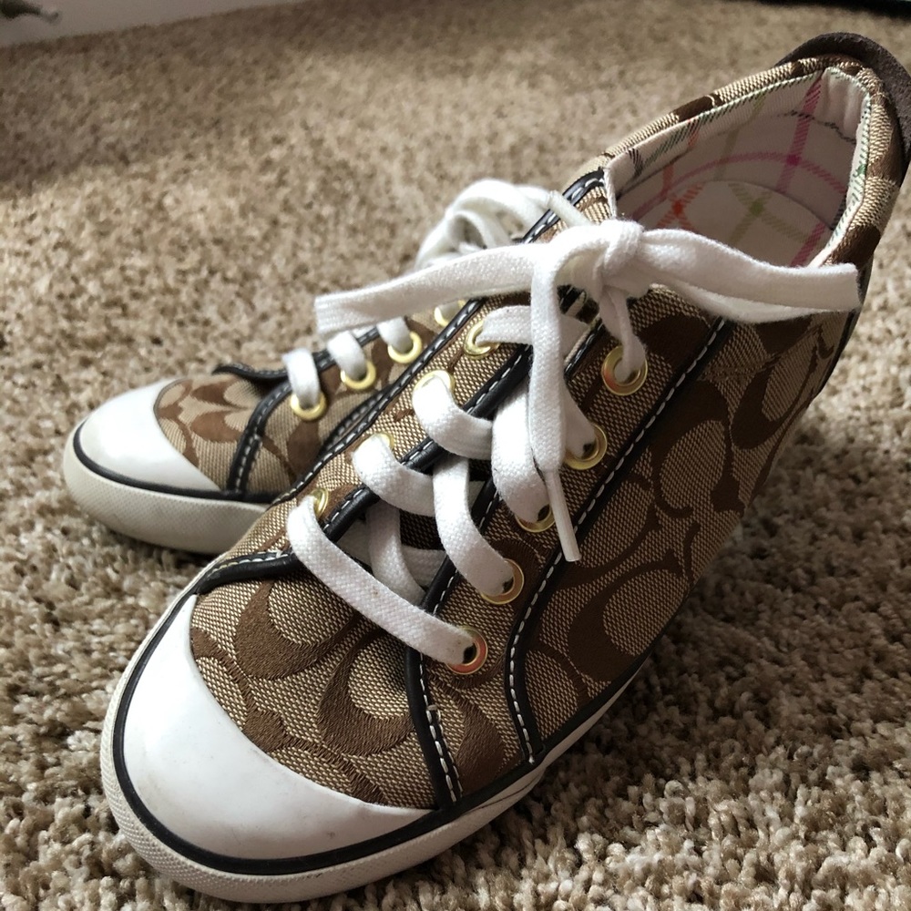 Women’s Size 6 M Coach Barrett sneaker